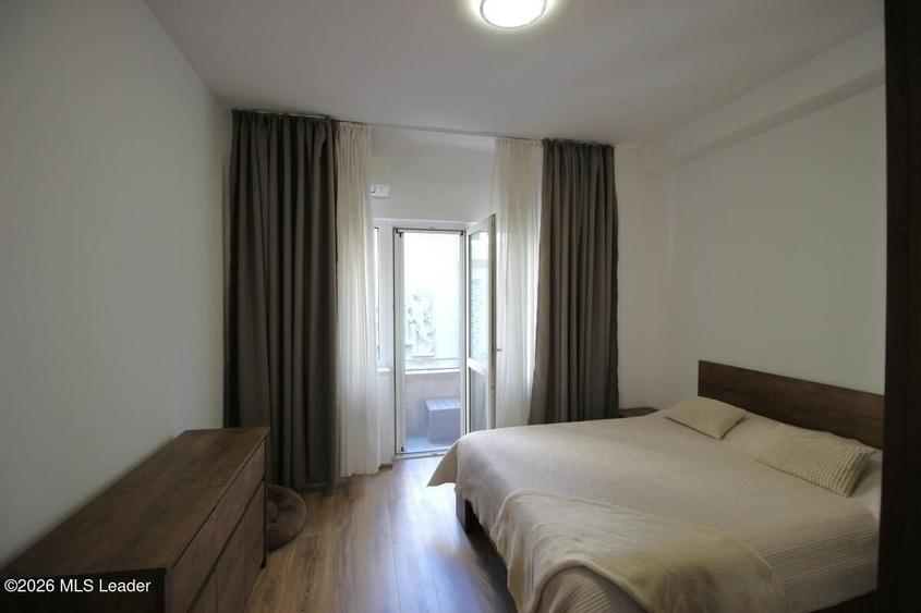 Piata Romana, 4 camere 138 MP total, Etaj 2/9, renovat - utilat, liber - 36