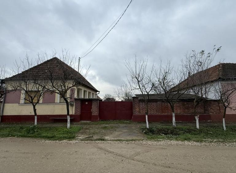 Casă cu 2 camere în Livada de Bihor