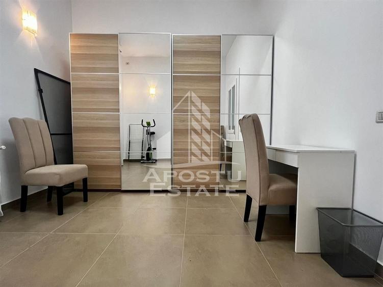Apartament cu 4 camere circular, mobilat în Central