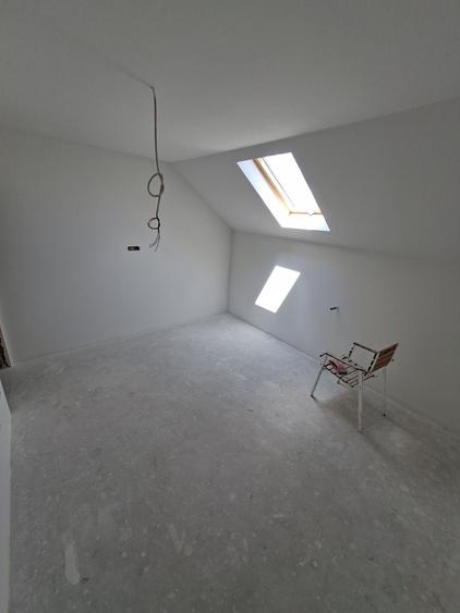 Casă cu 4 camere decomandat în Central