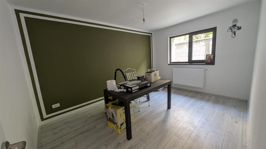 Casă cu 5 camere cu Teren 600 Mp în Bucium
