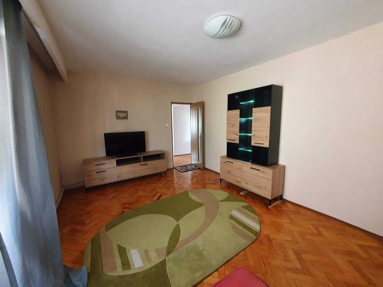 Proprietar inchiriez apartament cu 2 camere - 1