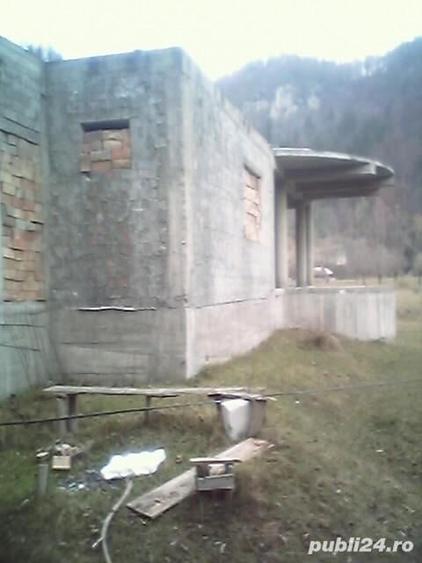 Casă cu 4 camere în Podu Dâmboviței