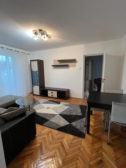 Apartament cu 3 camere semidecomandat, mobilat în Astra