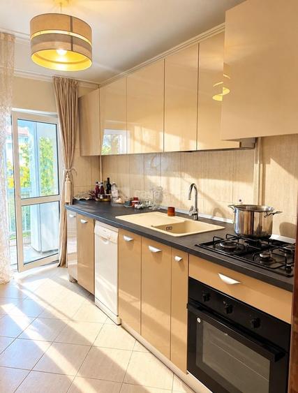 Apartament cu 3 camere decomandat, mobilat în Central