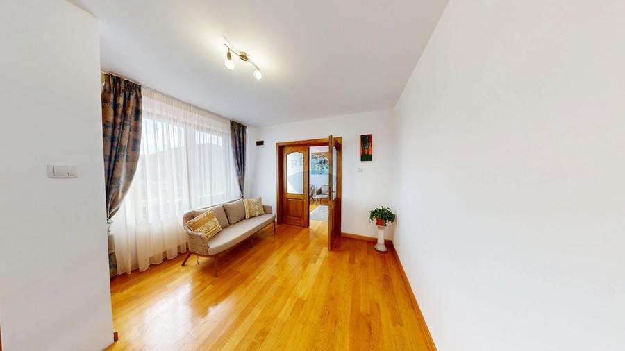 Casă individuală cu 5 camere cu Teren 1132 Mp în Cisnădioara