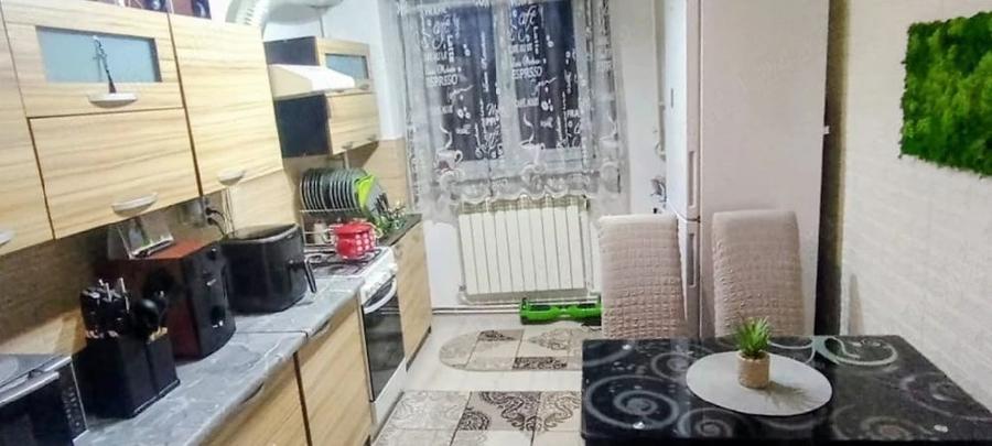 Apartament cu 2 camere semidecomandat în Cetate
