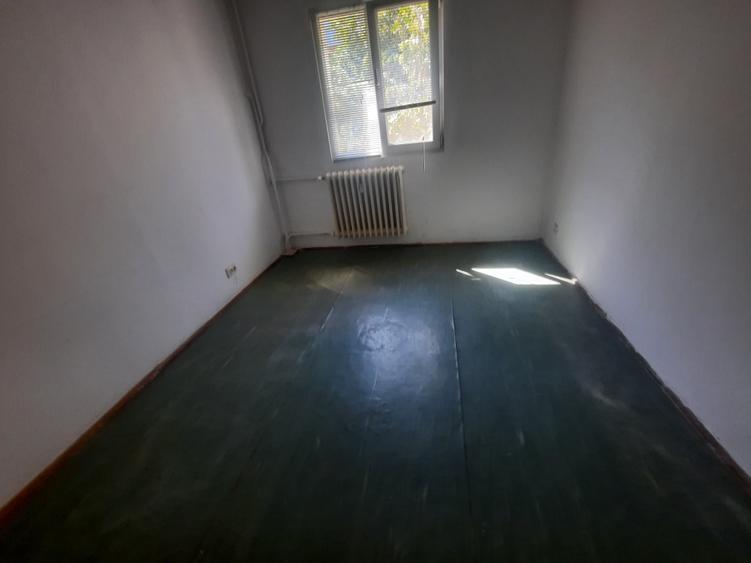 Apartament cu 3 camere decomandat în Berceni