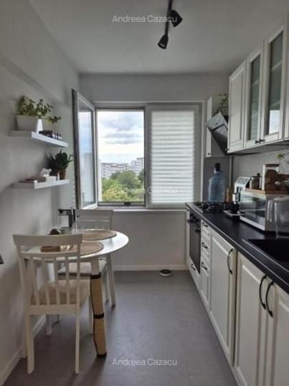 Apartament cu 2 camere semidecomandat, mobilat în 1 Mai