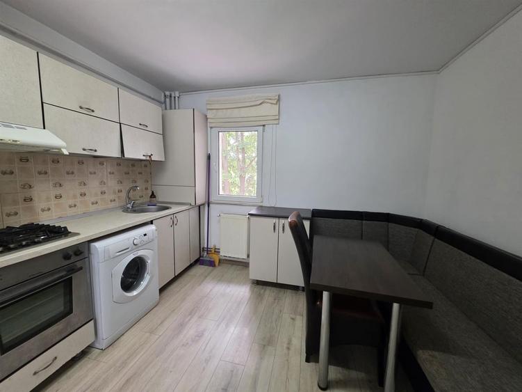 Apartament cu 2 camere decomandat, mobilat în Nicolina