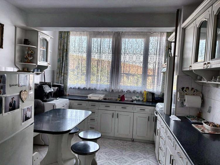 Apartament cu 3 camere semidecomandat în Nufărul