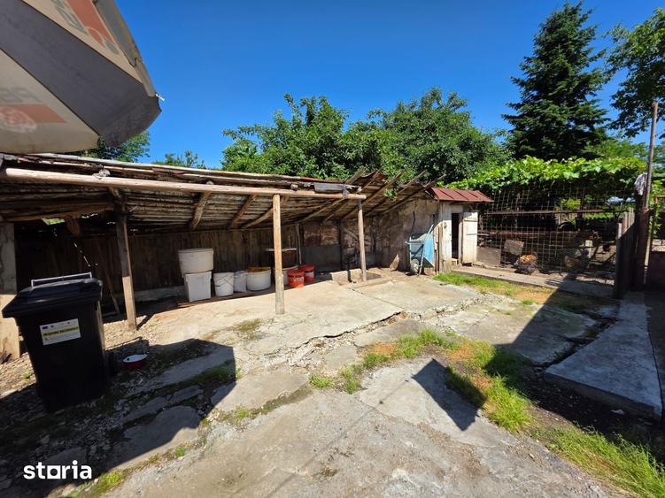 Casă cu 4 camere cu Teren 2000 Mp în Central