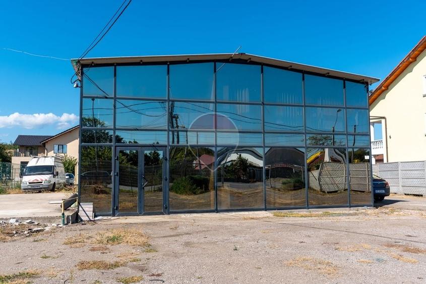 Spațiu comercial, de 260 mp, în Cristur
