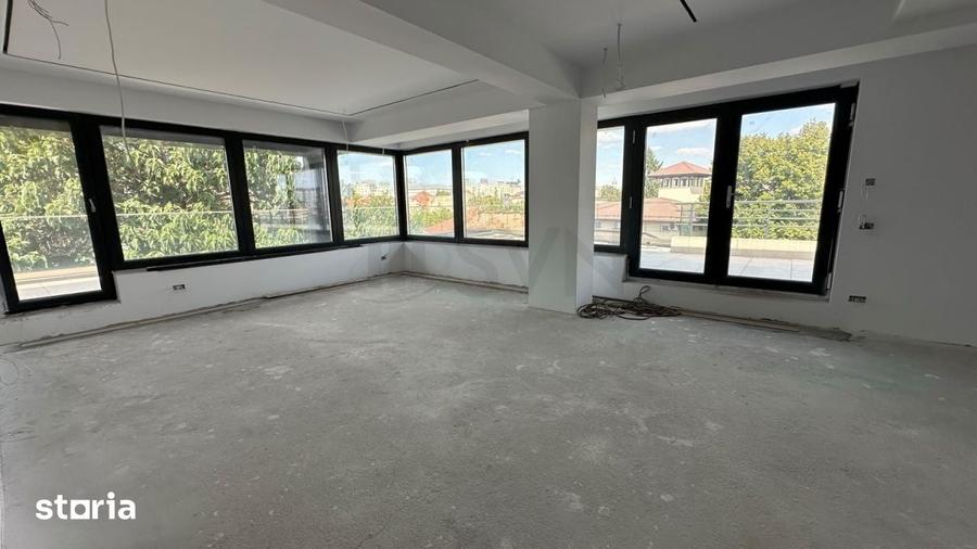 Apartament cu 5 camere decomandat în Centrul Civic