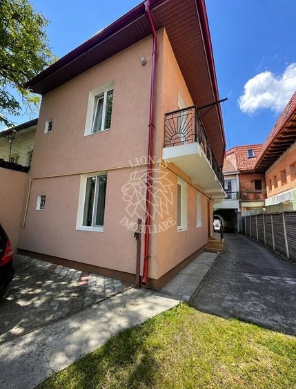 Casă cu 5 camere cu Canalizare în Ultracentral