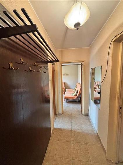 Apartament cu 3 camere decomandat în Berceni