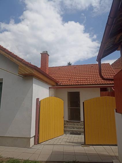 Casă individuală cu 2 camere cu Canalizare în Simeria