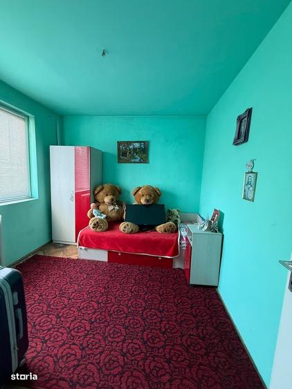 Apartament cu 3 camere decomandat în Girocului