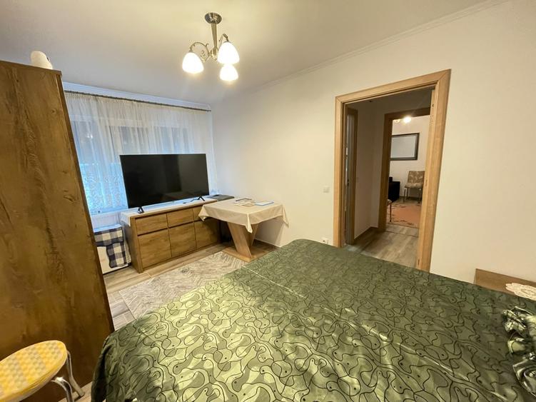 Apartament cu 2 camere semidecomandat, mobilat în Podu Roș
