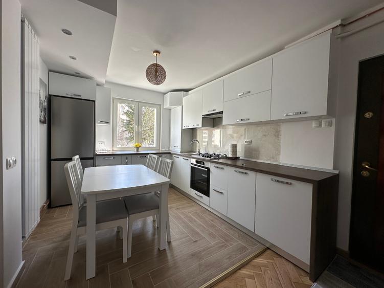 Apartament cu 4 camere decomandat în Grigorescu