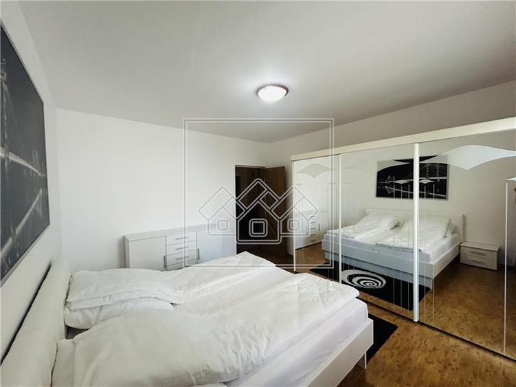 Apartament cu 3 camere decomandat în Turnișor