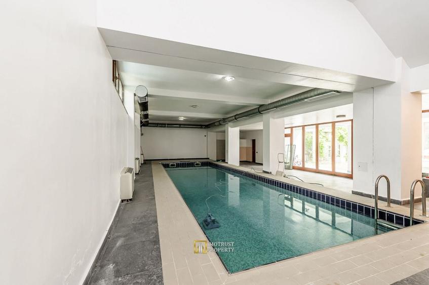 Casă individuală cu 15 camere cu Piscina în Boul Roșu