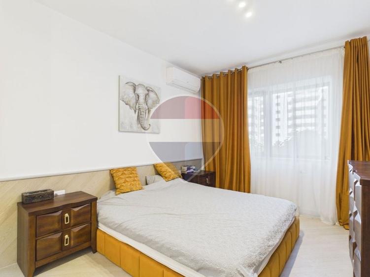 Apartament cu 3 camere decomandat în Periferie