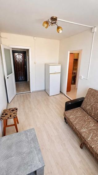 Apartament cu 2 camere semidecomandat în Tractorul
