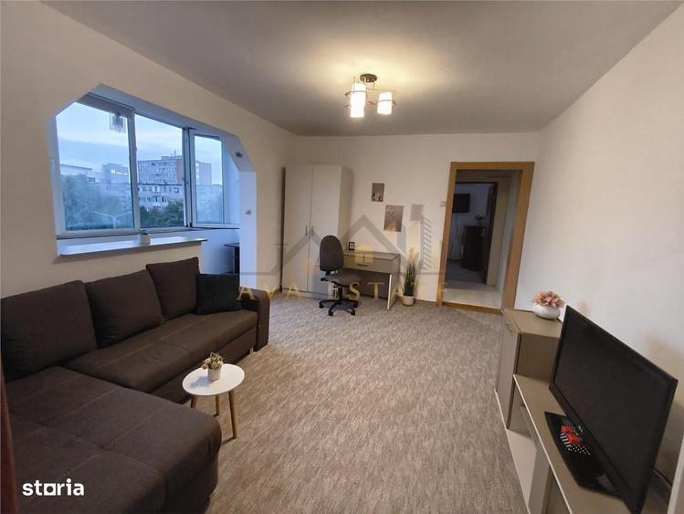 Apartament cu 3 camere semidecomandat în Cetății
