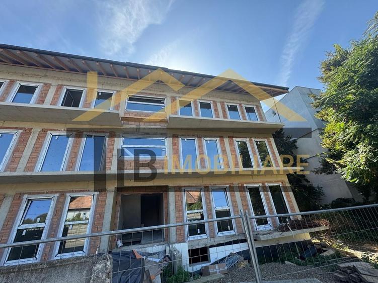 Apartament cu 3 camere semidecomandat în Unirii