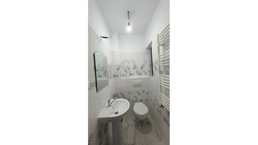 Casă individuală cu 6 camere cu Canalizare în Lacul Tei