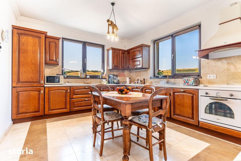 Casă cu 5 camere cu Teren 1065 Mp în Baciu