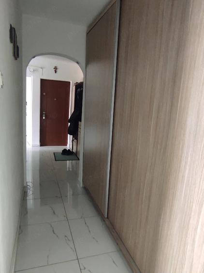 Apartament cu 3 camere decomandat în Tomești