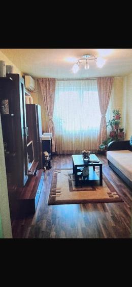 Apartament cu 3 camere semidecomandat în Sebastian