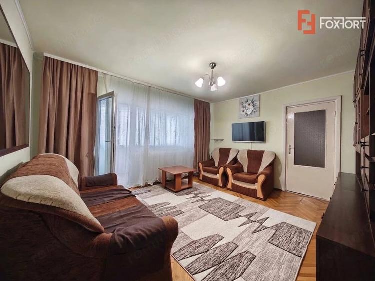 Apartament cu 3 camere semidecomandat în Girocului