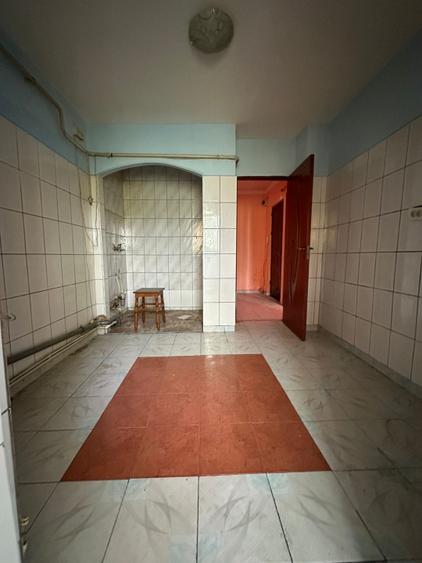 Apartament cu 2 camere decomandat în Calarași 4