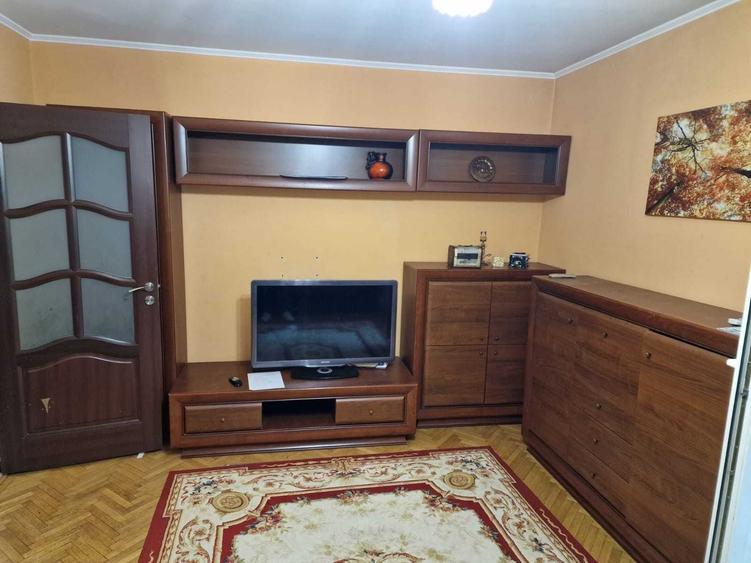Apartament cu 4 camere decomandat în Rahova