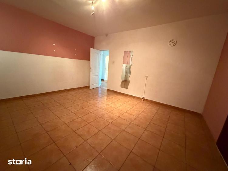 Casă cu 6 camere cu Teren 60 Mp în Vitan