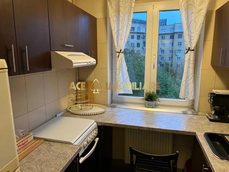 Apartament cu 2 camere decomandat, mobilat în P-ța Romană