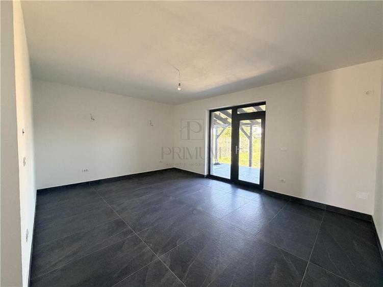 Duplex cu 4 camere cu Canalizare în Moșnița Nouă