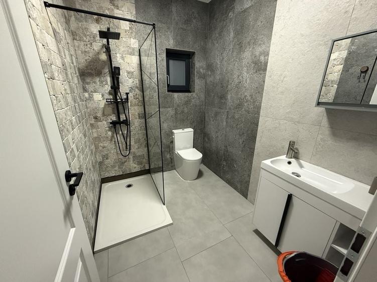 Casă cu 4 camere cu Teren 550 Mp în Central