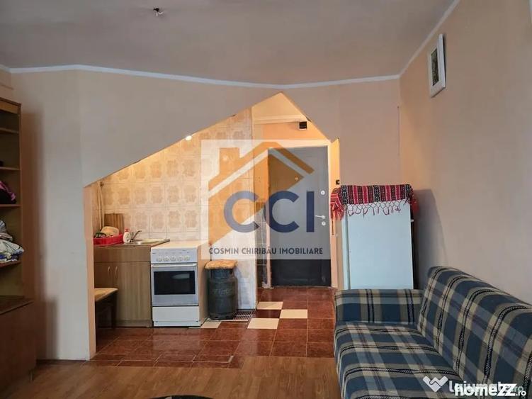 Garsonieră decomandată în Sud