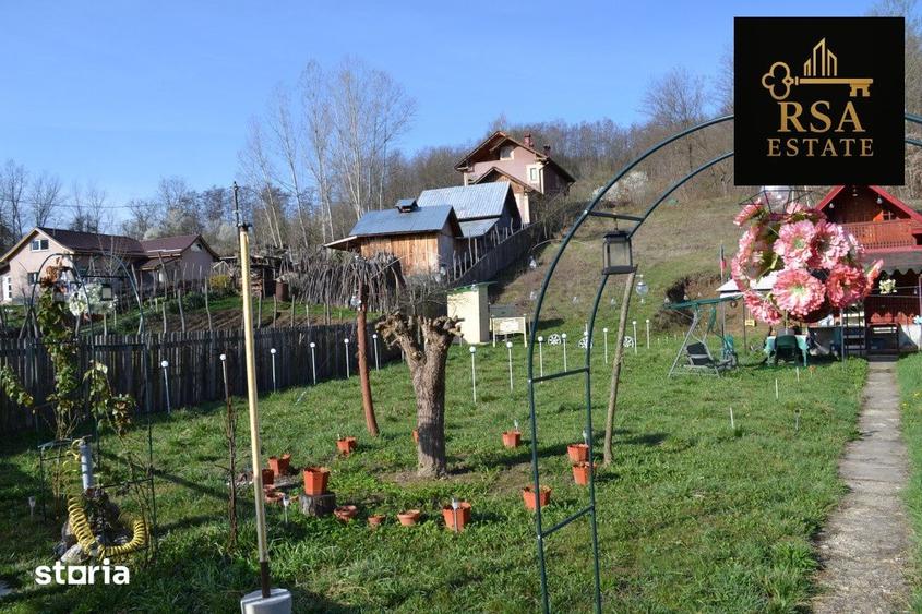 Teren de 2400 mp, în Glăvile