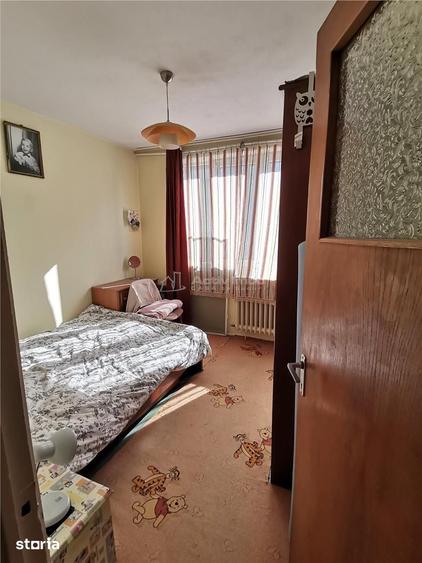 Apartament cu 3 camere decomandat în Alexandriei