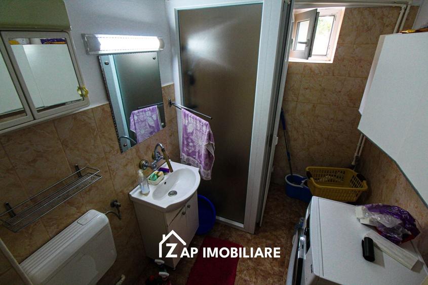 Casă individuală cu 4 camere cu Canalizare în Central