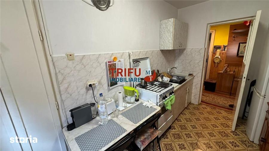 Apartament cu 3 camere semidecomandat în Cetate