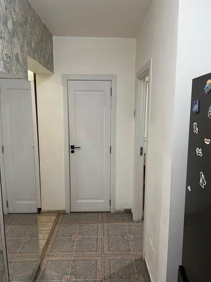 Apartament cu 3 camere decomandat în Drumul Taberei