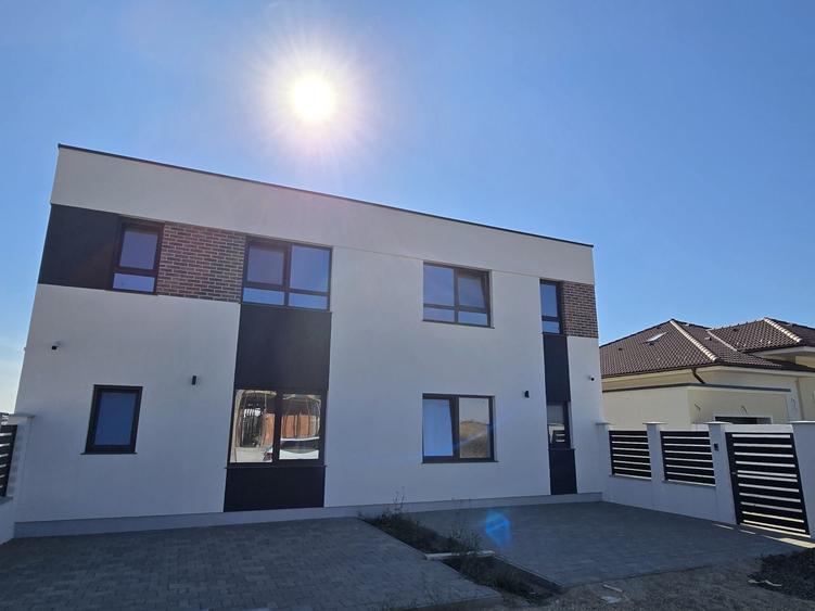 Casă cu 4 camere cu Teren 277 Mp în Torontalului
