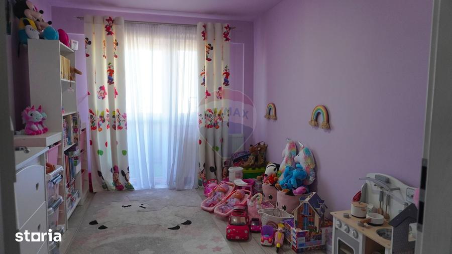 Apartament cu 3 camere decomandat în Dârste