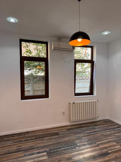 Casă cu 4 camere cu Teren 180 Mp în Moșilor